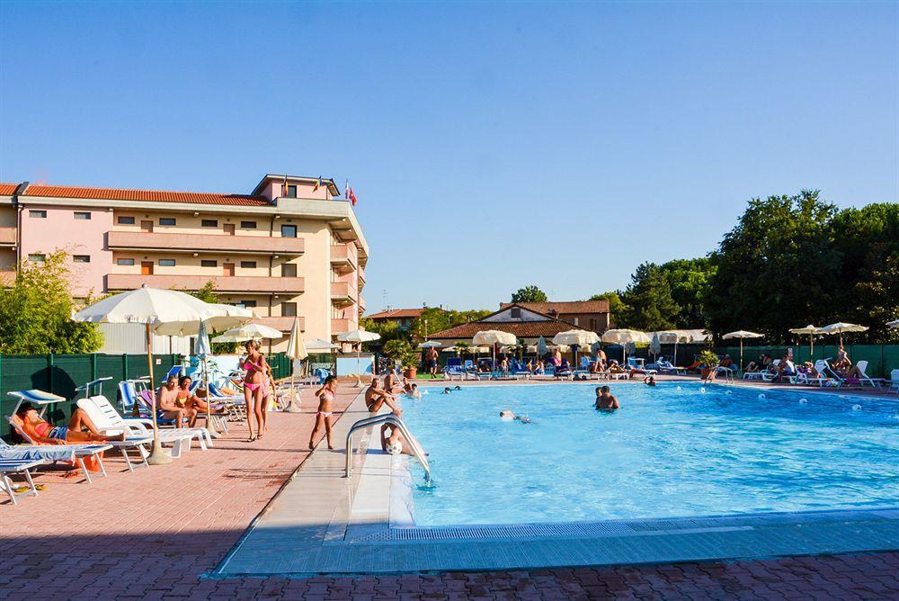 Aparthotel Costa Paradiso Lido Adriano Luaran gambar