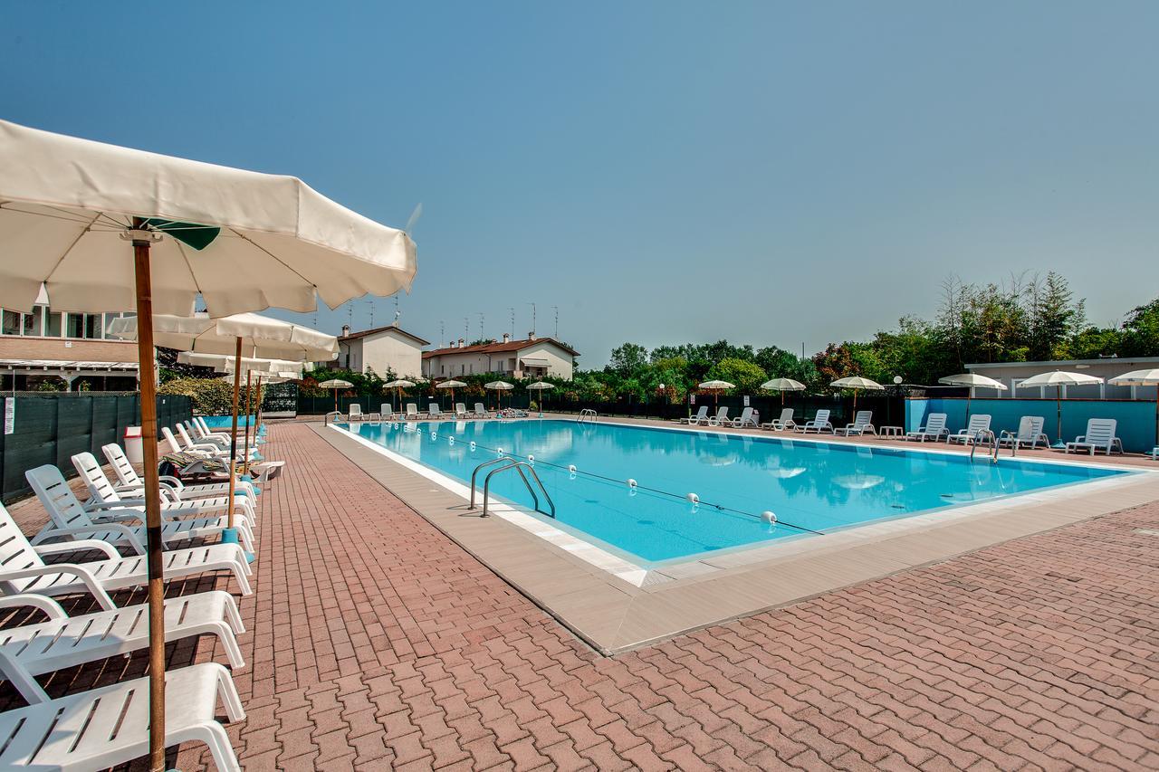 Aparthotel Costa Paradiso Lido Adriano Luaran gambar