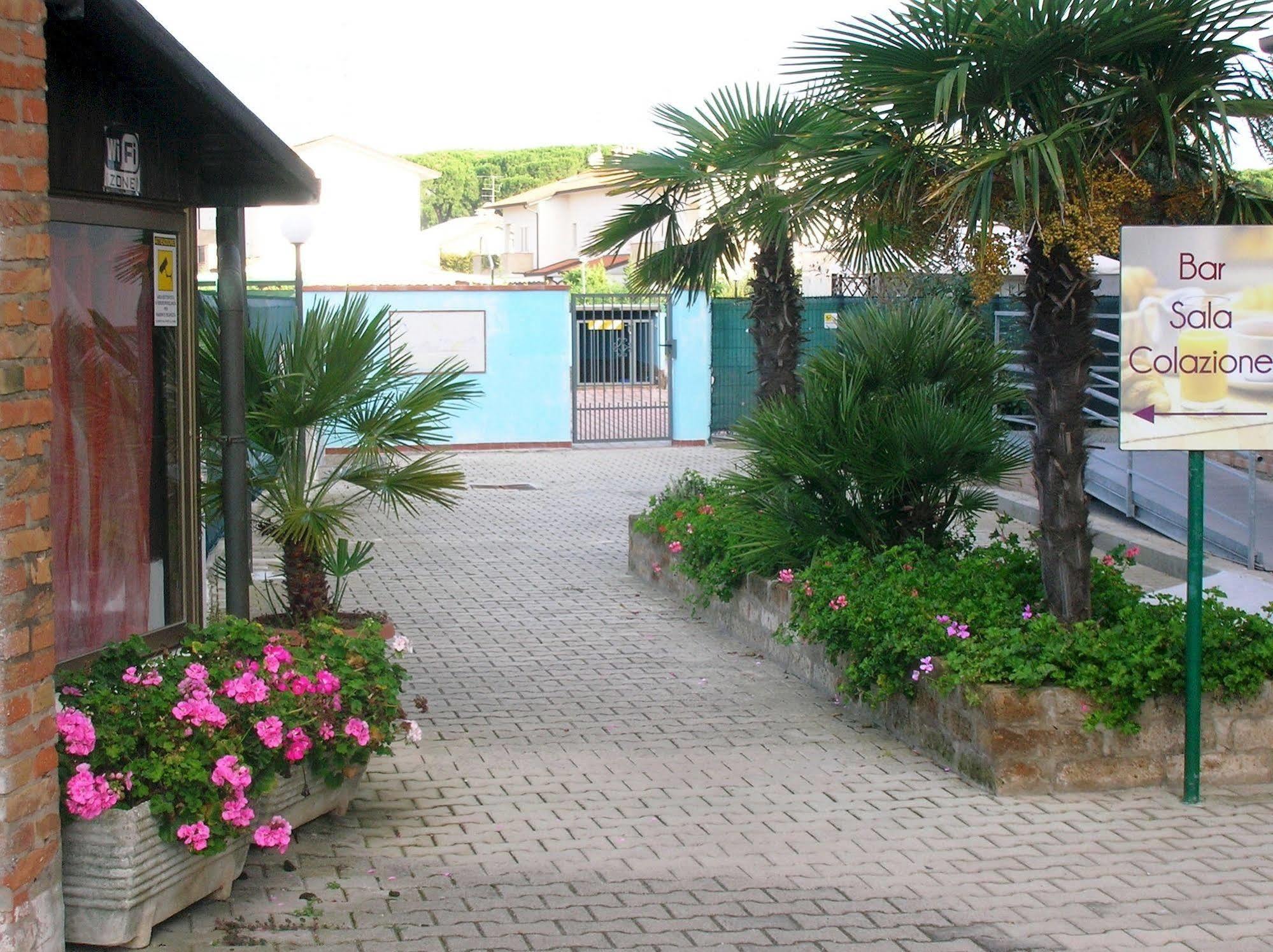 Aparthotel Costa Paradiso Lido Adriano Luaran gambar