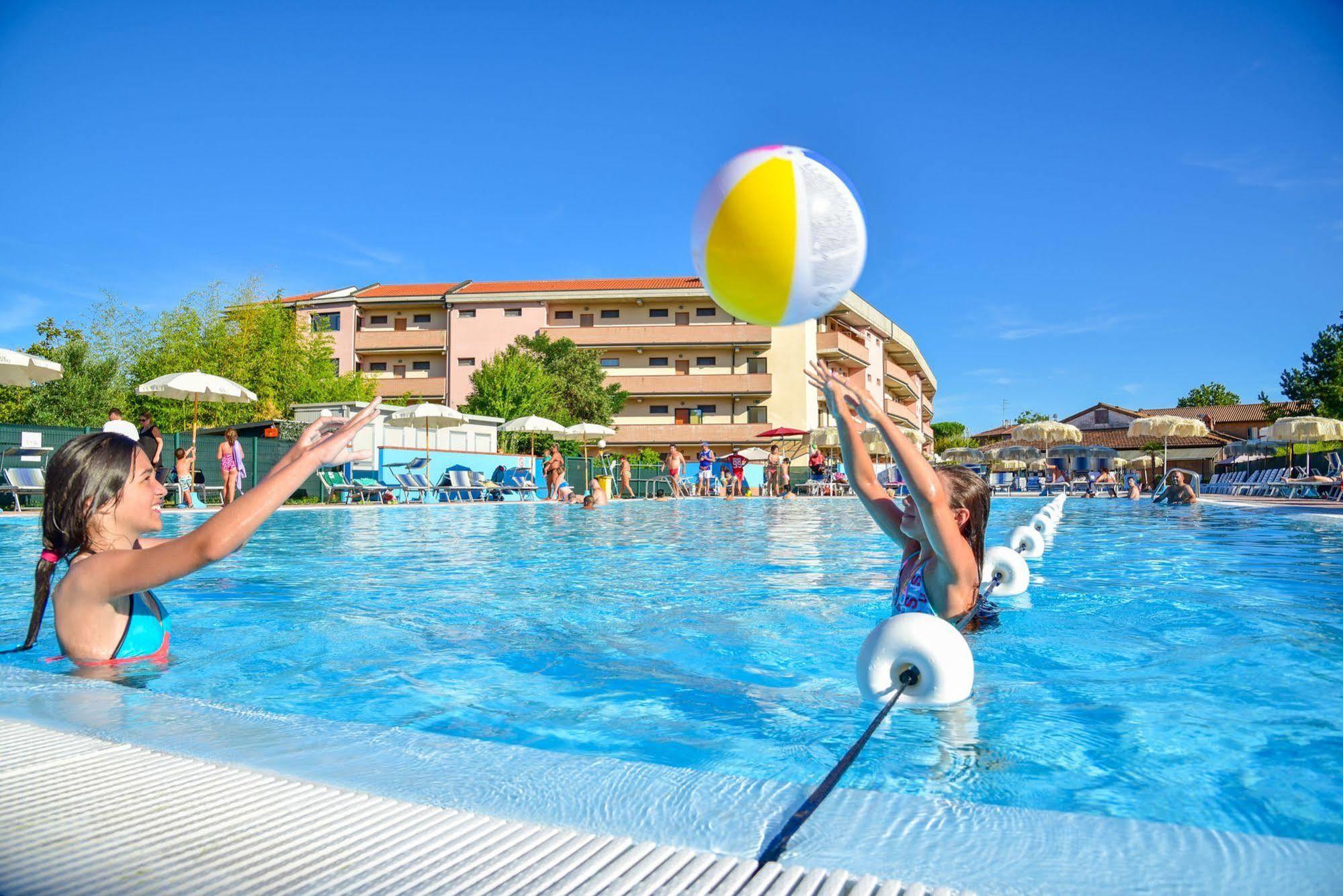 Aparthotel Costa Paradiso Lido Adriano Luaran gambar