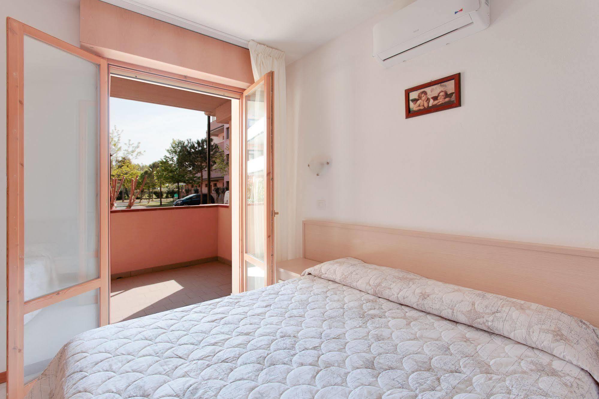 Aparthotel Costa Paradiso Lido Adriano Luaran gambar