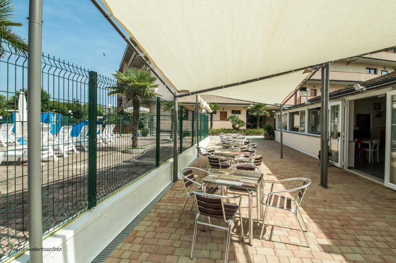 Aparthotel Costa Paradiso Lido Adriano Luaran gambar